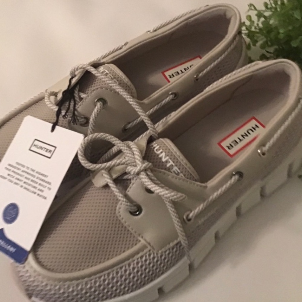 Hunter Neutral Canvas Lace-Up Boat Shoes size 9